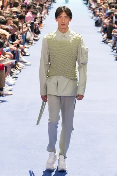 Look 22